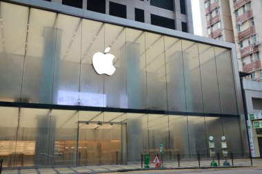 TSIM SHA TSUI, HK - 28 Mayıs - 28 Mayıs 2024 tarihinde Tsim Sha Tsui, Hong Kong 'da Apple mağazası Canton yol cephesi. Apple, Cupertino, Kaliforniya 'da bulunan bir teknoloji şirketidir..