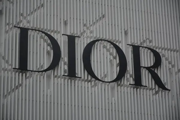 stock image TSIM SHA TSUI, HK - MAY 28 - Dior store facade at Canton road on May 28, 2024 in Tsim Sha Tsui, Hong Kong. Dior is a French luxury fasion housed chaired by Bernanrd Arnault.