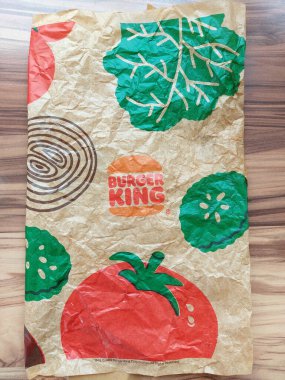 The Peak, HK - 26 Mayıs - Burger King ambalajı 26 Mayıs 2024 'te The Peak, Hong Kong' da. Burger King, Amerika Birleşik Devletleri 'nin Florida şehrinde bulunan çok uluslu hamburger fast food restoranları zinciri..