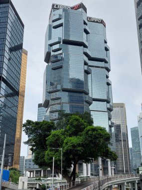 CENTRAL, HK - 26 Mayıs - Lippo merkez cephesi, 26 Mayıs 2024, Central, Hong Kong. Lippo merkezi Hong Kong 'da ikiz bir gökdelendir..