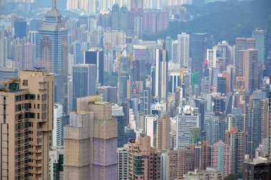 The Peak, HK - 26 Mayıs - Victoria Tepesi gökdelenleri 26 Mayıs 2024 'te The Peak, Hong Kong' da. Victoria Zirvesi, Hong Kong adasında bir dağdır. Ufuk çizgisi ve kıyı manzarasıyla bilinir..