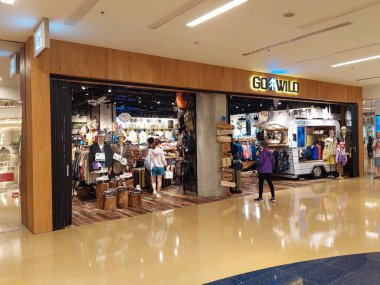 TAI KOO, HK - 26 Mayıs - 26 Mayıs 2024 'te Tai Koo, Hong Kong' daki Cityplaza alışveriş merkezinde alışveriş merkezine gidin. Vahşileşmek Hong Kong 'da bir açık hava ve kamp malzemeleri dükkânı..