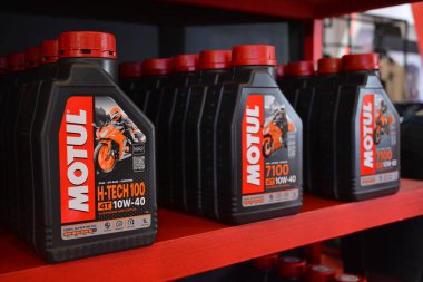 MUNTINLUPA, PH - SEPT 8 - Motul h-tech 100 Moto Heritage hafta sonu 8 Eylül 2024 tarihinde Muntinlupa, Filipinler 'de. Moto Heritage, Filipinler 'de düzenlenen bir motosiklet etkinliği..