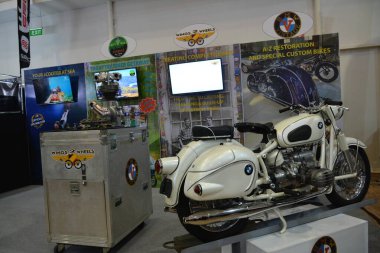 MUNTINLUPA, PH - SEPT 8 - Bmw r69 'lar 8 Eylül 2024 tarihinde Filipinler' in Muntinlupa şehrinde Moto Heritage haftasonu. Moto Heritage, Filipinler 'de düzenlenen bir motosiklet etkinliği..