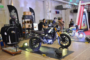 MUNTINLUPA, PH - SEPT 8 - 8 Eylül 2024 tarihinde Filipinler 'in Muntinlupa şehrinde Moto Heritage 400' de zafer karıştırıcısı. Moto Heritage, Filipinler 'de düzenlenen bir motosiklet etkinliği..