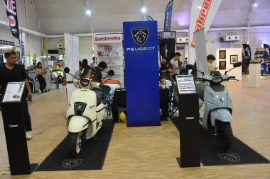 MUNTINLUPA, PH - SEPT 8 - Peugeot django 150 Moto Heritage hafta sonu 8 Eylül 2024 tarihinde Muntinlupa, Filipinler 'de. Moto Heritage, Filipinler 'de düzenlenen bir motosiklet etkinliği..