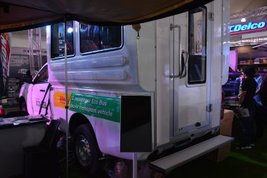 Pasay, PH - OCT 27 - PIMS veya Filipin Uluslararası Otomobil Fuarı 'nda Eko-otobüs 27 Ekim 2024, Pasay, Filipinler. PIMS, Filipinler 'de her iki yılda bir düzenlenen bir otomobil etkinliğidir..