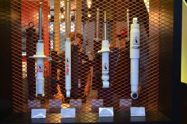 Pasay, PH - OCT 27 - PIMS veya Filipin Uluslararası Otomobil Fuarı 'nda Tokico şok emicileri 27 Ekim 2024 tarihinde Pasay, Filipinler' de. PIMS, Filipinler 'de her iki yılda bir düzenlenen bir otomobil etkinliğidir..