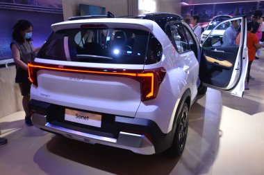 Pasay, PH - OCT 27 - PIMS 'de Kia sonet veya Filipin Uluslararası Otomobil Fuarı 27 Ekim 2024, Pasay, Filipinler. PIMS, Filipinler 'de her iki yılda bir düzenlenen bir otomobil etkinliğidir..