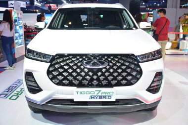 Pasay, PH - OCT 27 - Chery tiggo 7 pro hybrid at PIMS or Philippine International Motor Show 27 Ekim 2024, Pasay, Filipinler. PIMS, Filipinler 'de her iki yılda bir düzenlenen bir otomobil etkinliğidir..