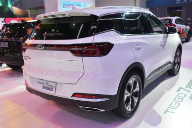 Pasay, PH - OCT 27 - Chery tiggo 7 pro hybrid at PIMS or Philippine International Motor Show 27 Ekim 2024, Pasay, Filipinler. PIMS, Filipinler 'de her iki yılda bir düzenlenen bir otomobil etkinliğidir..