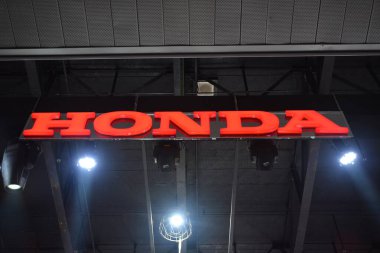 Pasay, PH - OCT 27 - PIMS veya Filipin Uluslararası Otomobil Fuarı 'nda Honda tabelası 27 Ekim 2024, Pasay, Filipinler. PIMS, Filipinler 'de her iki yılda bir düzenlenen bir otomobil etkinliğidir..