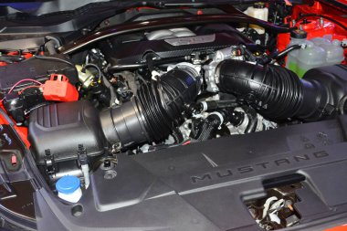 Pasay, PH - OCT 27 - PIMS veya Filipin Uluslararası Otomobil Fuarı 'nda Ford Mustang motoru 27 Ekim 2024, Pasay, Filipinler. PIMS, Filipinler 'de her iki yılda bir düzenlenen bir otomobil etkinliğidir..