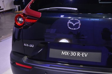 Pasay, PH - OCT 27 - PIMS veya Filipin Uluslararası Otomobil Fuarı 'nda Mazda mx-30 27 Ekim 2024, Pasay, Filipinler. PIMS, Filipinler 'de her iki yılda bir düzenlenen bir otomobil etkinliğidir..