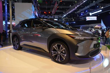 Pasay, PH - OCT 27 - PIMS veya Filipin Uluslararası Otomobil Fuarı 'nda Toyota bz4x, 27 Ekim 2024, Pasay, Filipinler. PIMS, Filipinler 'de her iki yılda bir düzenlenen bir otomobil etkinliğidir..