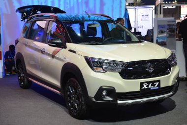 Pasay, PH - OCT 27 - Suzuki Xl7 PIMS veya Filipin Uluslararası Otomobil Fuarı 'nda 27 Ekim 2024 tarihinde Pasay, Filipinler' de. PIMS, Filipinler 'de her iki yılda bir düzenlenen bir otomobil etkinliğidir..