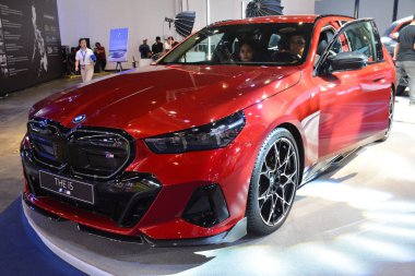 Pasay, PH - OCT 27 - PIMS veya Filipin Uluslararası Otomobil Fuarı 'nda Bmw i5 27 Ekim 2024, Pasay, Filipinler. PIMS, Filipinler 'de her iki yılda bir düzenlenen bir otomobil etkinliğidir..