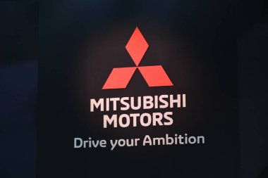 Pasay, PH - OCT 27 - PIMS veya Filipin Uluslararası Otomobil Fuarı 'nda Mitsubishi tabelası 27 Ekim 2024 tarihinde Pasay, Filipinler' de. PIMS, Filipinler 'de her iki yılda bir düzenlenen bir otomobil etkinliğidir..