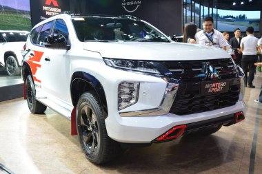 Pasay, PH - OCT 27 - PIMS veya Filipin Uluslararası Otomobil Fuarı 'nda Mitsubishi montero 27 Ekim 2024 tarihinde Pasay, Filipinler' de. PIMS, Filipinler 'de her iki yılda bir düzenlenen bir otomobil etkinliğidir..