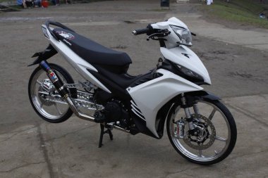 MARIKINA, PH-DEC 1 - Yamaha keskin nişancı Vip motor fuarında 1 Aralık 2024 tarihinde Marikina, Filipinler 'de. Vip Prodüksiyon, Filipinler 'de düzenlenen bir otomobil fuarıdır..