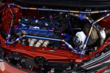 Pasay, PH-DEC 7 - Toyota Vios motoru 7 Aralık 2024 tarihinde Filipinler 'in Pasay kentinde çarpışan araba fuarında. Tampon 2, Filipinler 'de düzenlenen bir piyasa sonrası araba fuarıdır..