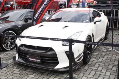 Pasay, PH-DEC 7 - Nissan Gtr 7 Aralık 2024 tarihinde Filipinler 'in Pasay kentinde çarpışan araba fuarında. Tampon 2, Filipinler 'de düzenlenen bir piyasa sonrası araba fuarıdır..