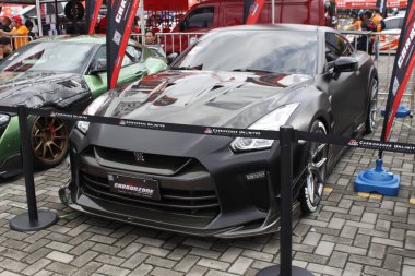 Pasay, PH-DEC 7 - Nissan Gtr 7 Aralık 2024 tarihinde Filipinler 'in Pasay kentinde çarpışan araba fuarında. Tampon 2, Filipinler 'de düzenlenen bir piyasa sonrası araba fuarıdır..