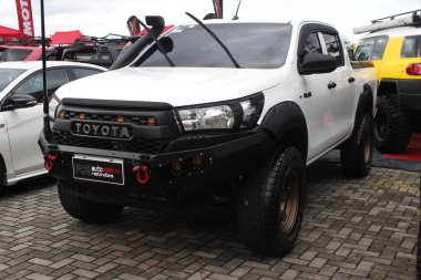 Pasay, PH-DEC 7 - Toyota hilux çarpışan araba fuarında 7 Aralık 2024 tarihinde Pasay, Filipinler 'de. Tampon 2, Filipinler 'de düzenlenen bir piyasa sonrası araba fuarıdır..