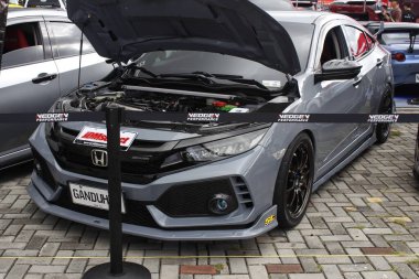 Pasay, PH-DEC 7 - Honda Civic çarpışan araba fuarında 7 Aralık 2024 tarihinde Pasay, Filipinler 'de. Tampon 2, Filipinler 'de düzenlenen bir piyasa sonrası araba fuarıdır..