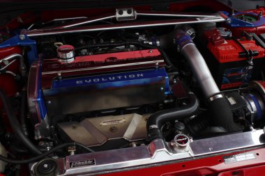 Pasay, PH-DEC 7 - Mitsubishi Lancer Evrim Motoru 7 Aralık 2024 tarihinde Filipinler 'in Pasay kentinde çarpışan araba fuarında. Tampon 2, Filipinler 'de düzenlenen bir piyasa sonrası araba fuarıdır..