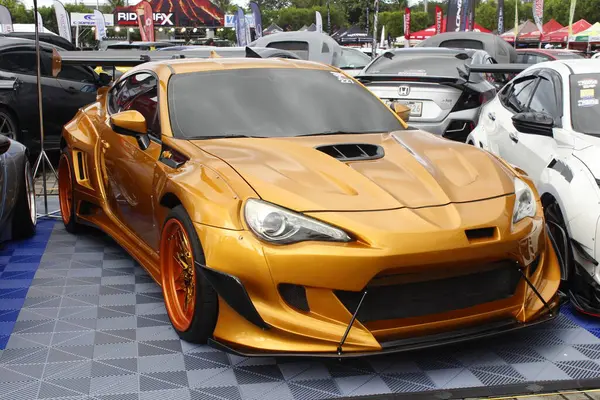 Pasay, PH-DEC 7 - Toyota 86 tampon 2 araba fuarında 7 Aralık 2024 tarihinde Pasay, Filipinler 'de. Tampon 2, Filipinler 'de düzenlenen bir piyasa sonrası araba fuarıdır..