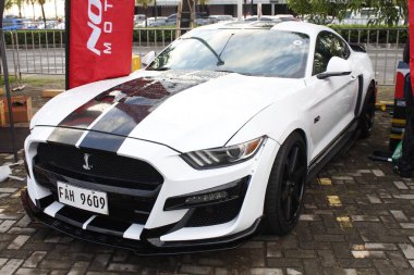 Pasay, PH-DEC 7 - Ford Mustang çarpışan araba gösterisinde 7 Aralık 2024 tarihinde Pasay, Filipinler 'de. Tampon 2, Filipinler 'de düzenlenen bir piyasa sonrası araba fuarıdır..