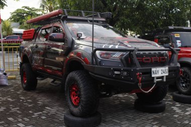 Pasay, PH-DEC 7 - Ford Ranger Raptor 7 Aralık 2024 'te Filipinler' in Pasay kentinde çarpışan araba fuarında. Tampon 2, Filipinler 'de düzenlenen bir piyasa sonrası araba fuarıdır..