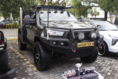 Pasay, PH-DEC 7 - Toyota hilux çarpışan araba fuarında 7 Aralık 2024 tarihinde Pasay, Filipinler 'de. Tampon 2, Filipinler 'de düzenlenen bir piyasa sonrası araba fuarıdır..