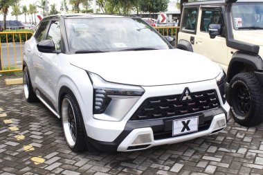 Pasay, PH-DEC 7 - Mitsubishi x kuvveti çarpışan araba fuarında 7 Aralık 2024 tarihinde Pasay, Filipinler 'de. Tampon 2, Filipinler 'de düzenlenen bir piyasa sonrası araba fuarıdır..