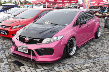 Pasay, PH-DEC 7 - Honda Civic çarpışan araba fuarında 7 Aralık 2024 tarihinde Pasay, Filipinler 'de. Tampon 2, Filipinler 'de düzenlenen bir piyasa sonrası araba fuarıdır..