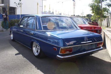 PASIG, PH - NOV 23 - Mercedes benz 200, 23 Kasım 2024 tarihinde Pasig, Filipinler 'de DBTK Oto Salonu' nda. 
