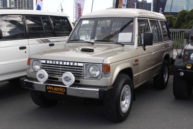 PASIG, PH - NOV 23 - Mitsubishi pajero, 23 Kasım 2024 tarihinde Pasig, Filipinler 'de Oto Salonu' nda. 