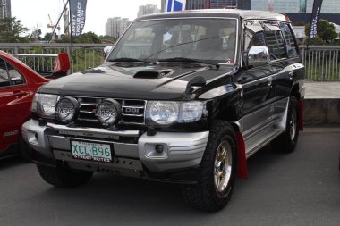 PASIG, PH - NOV 23 - Mitsubishi pajero, 23 Kasım 2024 tarihinde Pasig, Filipinler 'de Oto Salonu' nda. 