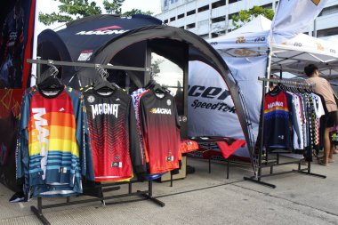 PASIG, PH - NOV 23 - Magna standı 23 Kasım 2024 tarihinde Pasig, Filipinler 'deki DBTK Oto Salonu' nda. 