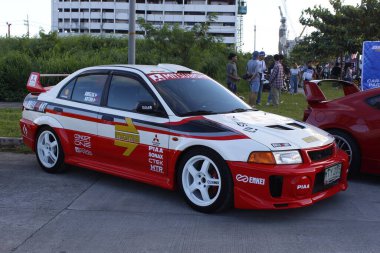 PASIG, PH - NOV 23 - Mitsubishi Lancer evrimi 23 Kasım 2024 tarihinde Pasig, Filipinler 'de DBTK Oto Salonu' nda gerçekleşti. 