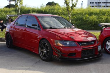 PASIG, PH - NOV 23 - Mitsubishi Lancer evrimi 23 Kasım 2024 tarihinde Pasig, Filipinler 'de DBTK Oto Salonu' nda gerçekleşti. 