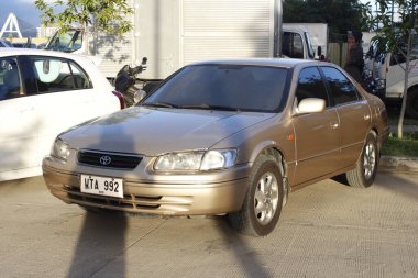 PASIG, PH - NOV 23 - Toyota Camry, 23 Kasım 2024 tarihinde Pasig, Filipinler 'de Oto Salonu' nda. 