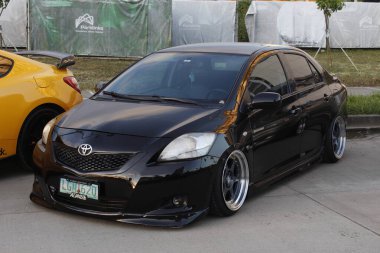 PASIG, PH - NOV 23 - Toyota vios 23 Kasım 2024 tarihinde Pasig, Filipinler 'de DBTK Oto Salonu' nda. 