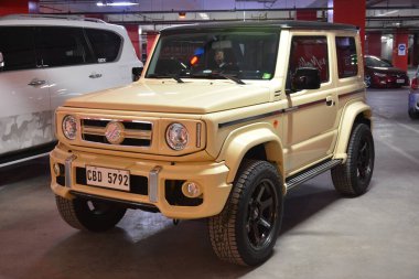 PARANAQUE, PH - SEPT 21 - Suzuki Jimny 21 Eylül 2024 tarihinde Paranaque, Filipinler 'de yeniden diriliş arabasında buluştu. Diriliş, Filipinler 'de düzenlenen bir araba buluşması..