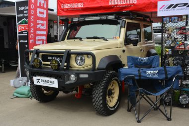 QUEZON CITY, PH - SEPT 28 - Suzuki Jimny 28 Eylül 2024 tarihinde Quezon City, Filipinler 'de 4x4 Expo' da. 4x4 Expo, Filipinler 'de düzenlenen bir off-road araç fuarıdır..