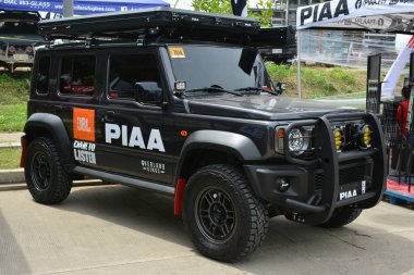 QUEZON CITY, PH - SEPT 28 - Suzuki Jimny 28 Eylül 2024 tarihinde Quezon City, Filipinler 'de 4x4 Expo' da. 4x4 Expo, Filipinler 'de düzenlenen bir off-road araç fuarıdır..