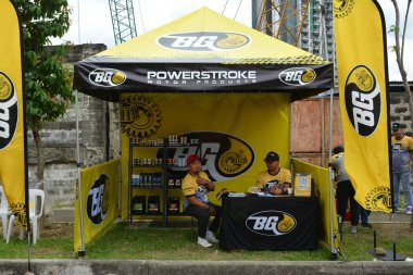 QUEZON CITY, PH - SEPT 28 - Bg standı 28 Eylül 2024 tarihinde Quezon City, Filipinler 'de. 4x4 Expo, Filipinler 'de düzenlenen bir off-road araç fuarıdır..