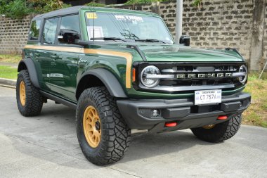 QUEZON CITY, PH - SEPT 28 - Ford Bronco, 28 Eylül 2024 tarihinde Quezon City, Filipinler 'de 4x4 Expo' da. 4x4 Expo, Filipinler 'de düzenlenen bir off-road araç fuarıdır..