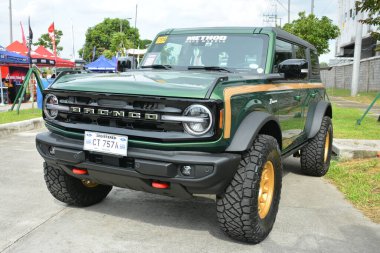 QUEZON CITY, PH - SEPT 28 - Ford Bronco, 28 Eylül 2024 tarihinde Quezon City, Filipinler 'de 4x4 Expo' da. 4x4 Expo, Filipinler 'de düzenlenen bir off-road araç fuarıdır..